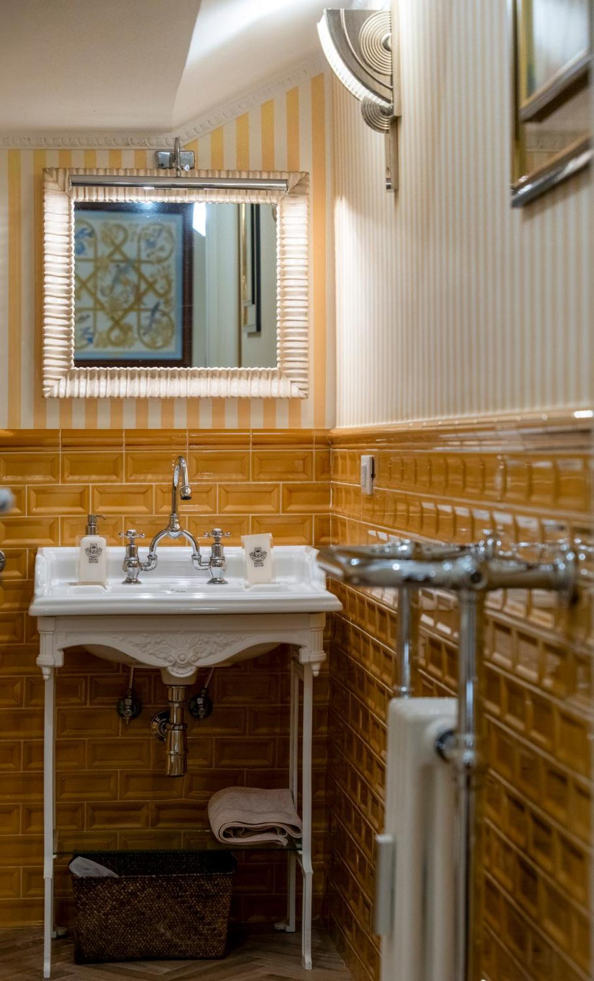 Regal House Roma Capucci 6 Hotel Kültér fotó